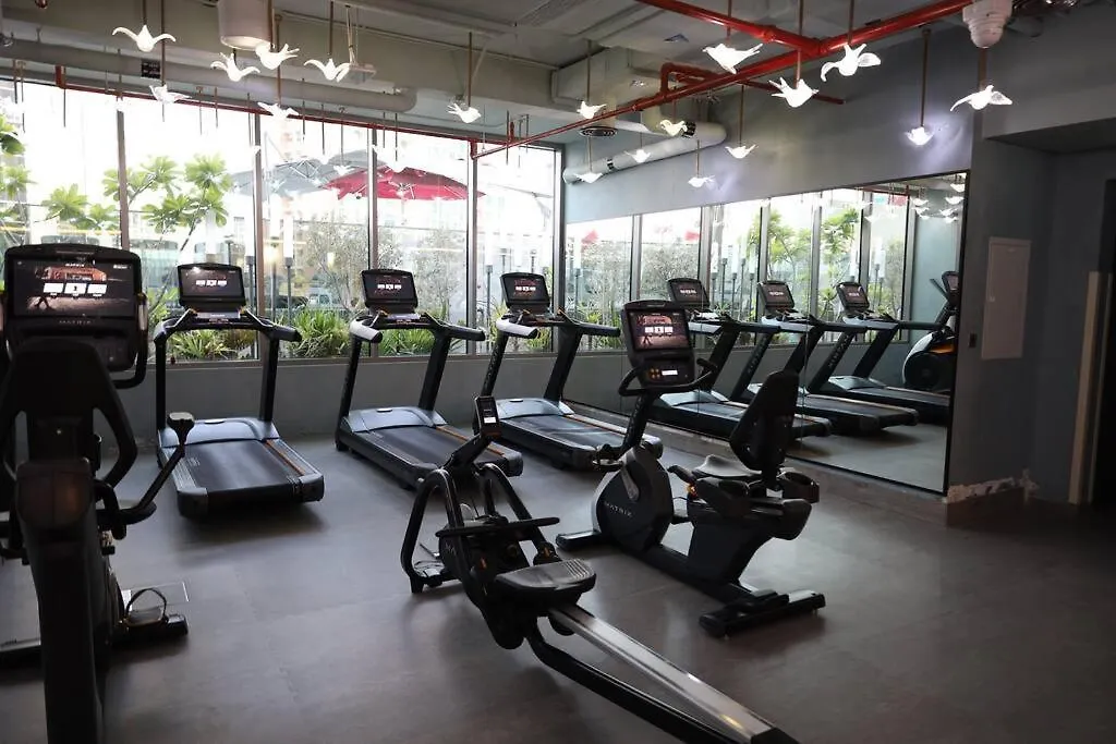 Mag 318 Downtown Superior Elegant Studio Lake View By Dolphinsuites Dubai