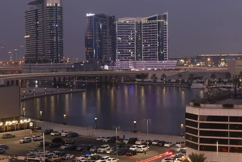 Mag 318 Downtown Superior Elegant Studio Lake View By Dolphinsuites Dubai