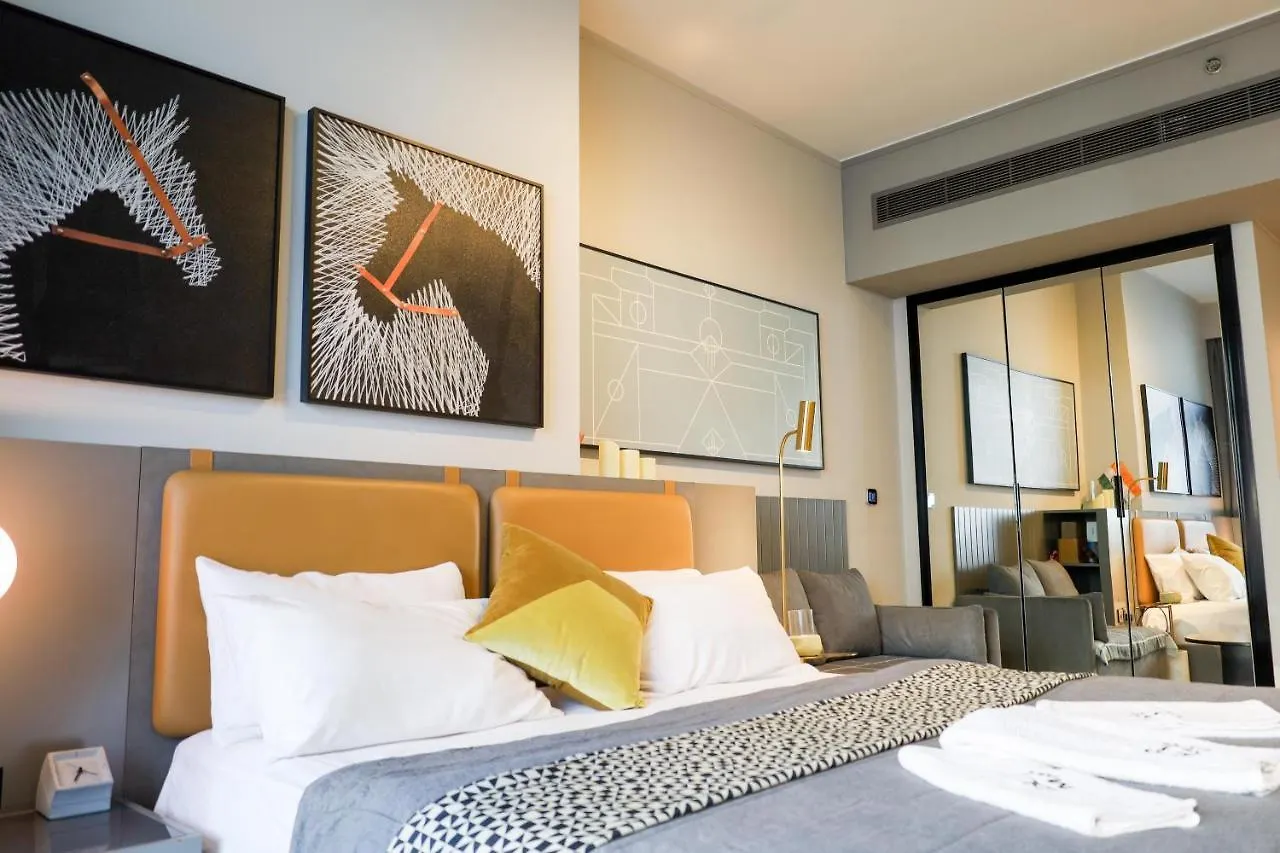 Daire Mag 318 Downtown Superior Elegant Studio Lake View By Dolphinsuites Dubai
