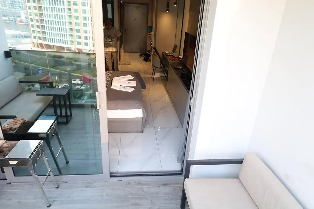 Mag 318 Downtown Superior Elegant Studio Lake View By Dolphinsuites Dubai