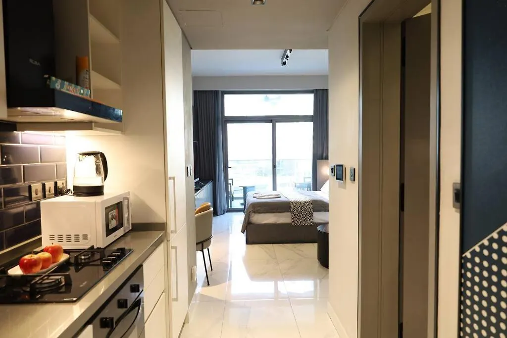 Mag 318 Downtown Superior Elegant Studio Lake View By Dolphinsuites Dubai