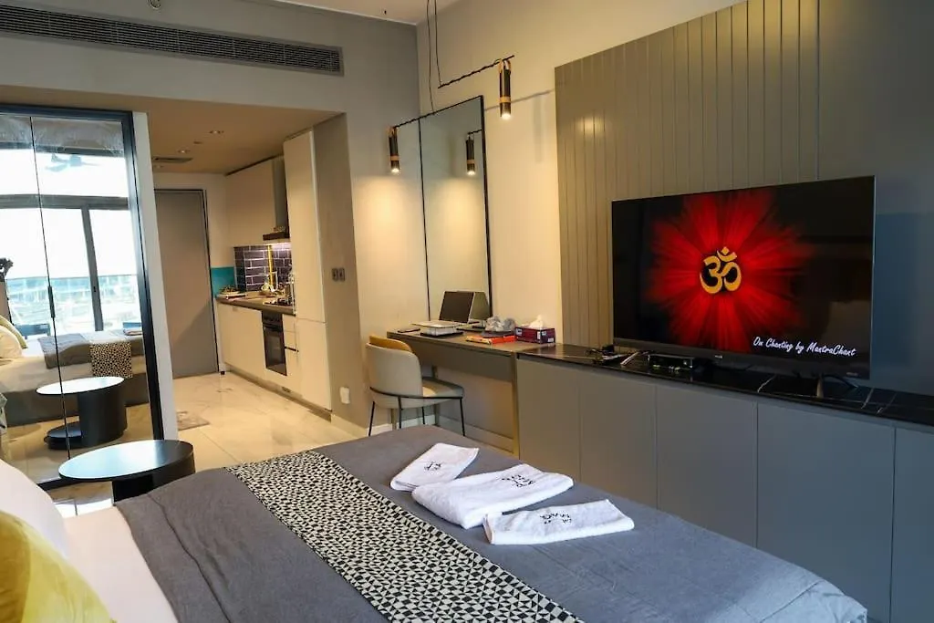 Daire Mag 318 Downtown Superior Elegant Studio Lake View By Dolphinsuites Dubai Birleşik Arap Emirlikleri